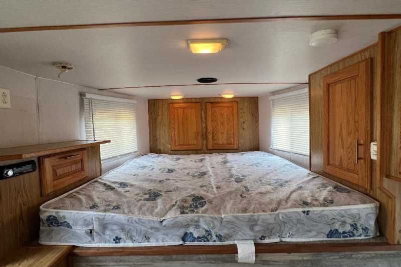 Used 2000 Kiefer Built 7311LQ 3 Horse Trailer with 11' Short Wall - Image 10
