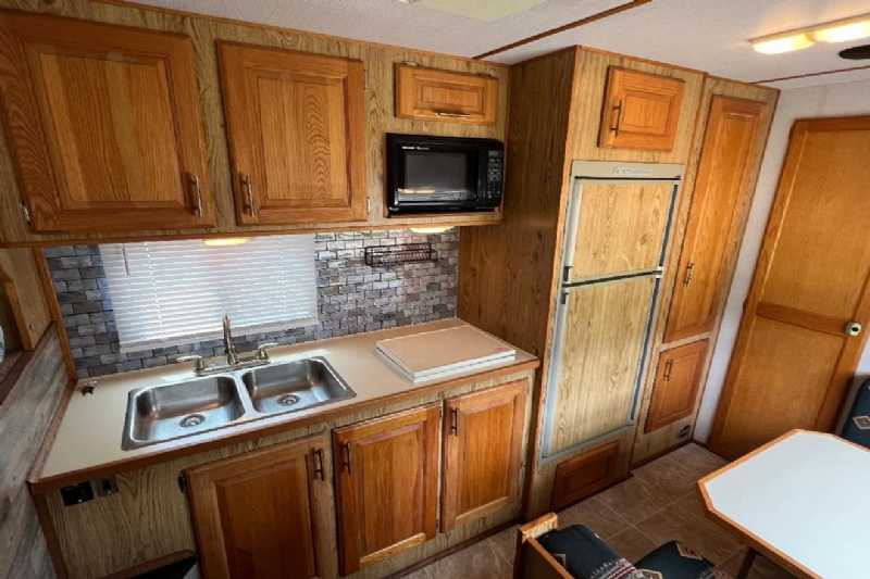 Used 2000 Kiefer Built 7311LQ 3 Horse Trailer with 11' Short Wall - Image 14