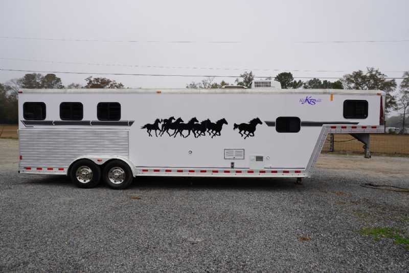 Used 2000 Kiefer Built 7311LQ 3 Horse Trailer with 11' Short Wall - Image 4