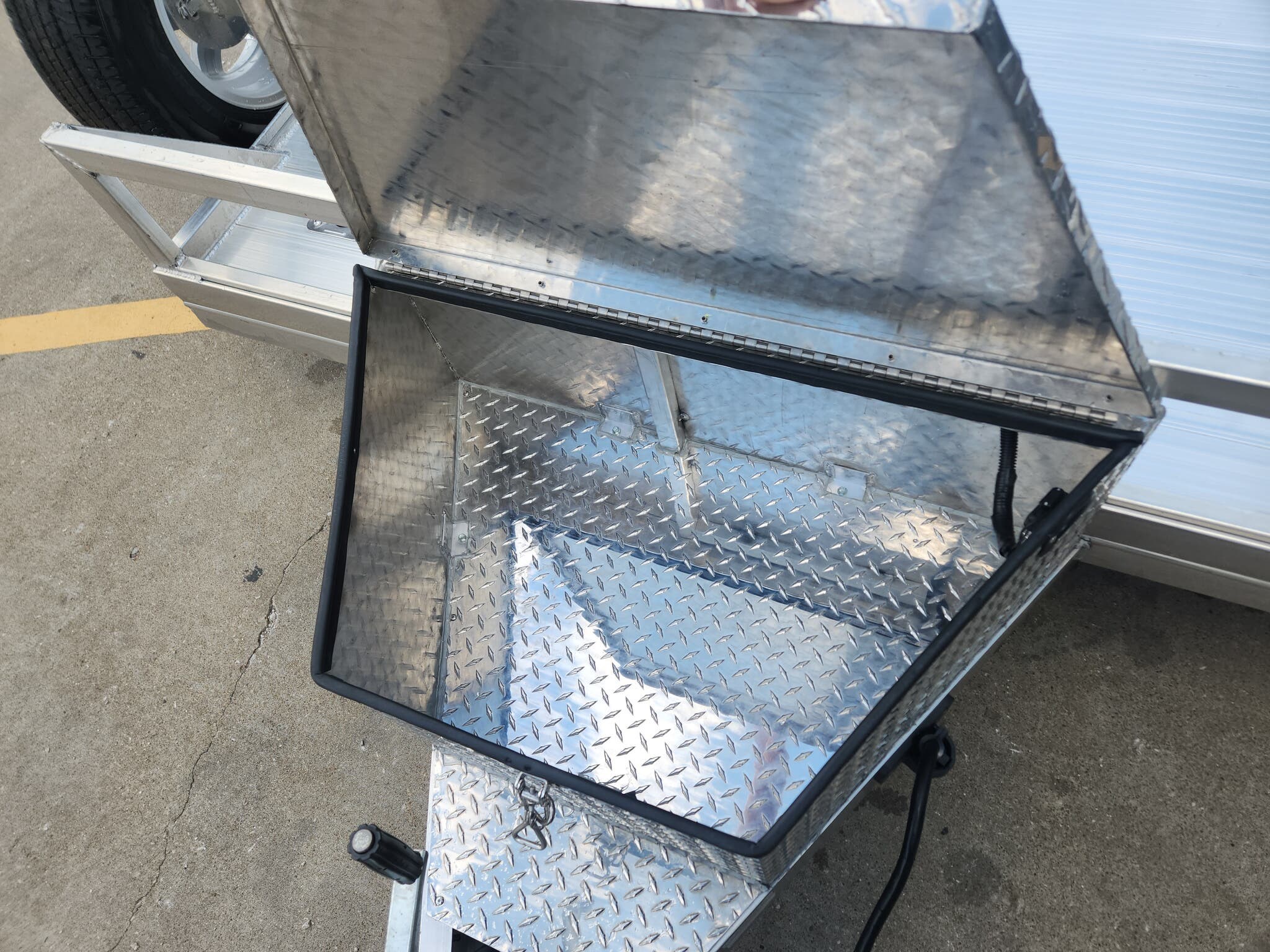 Used 2022 Sundowner 81" x 16' Slide-in Ramps Aluminum Car Hauler - Image 7