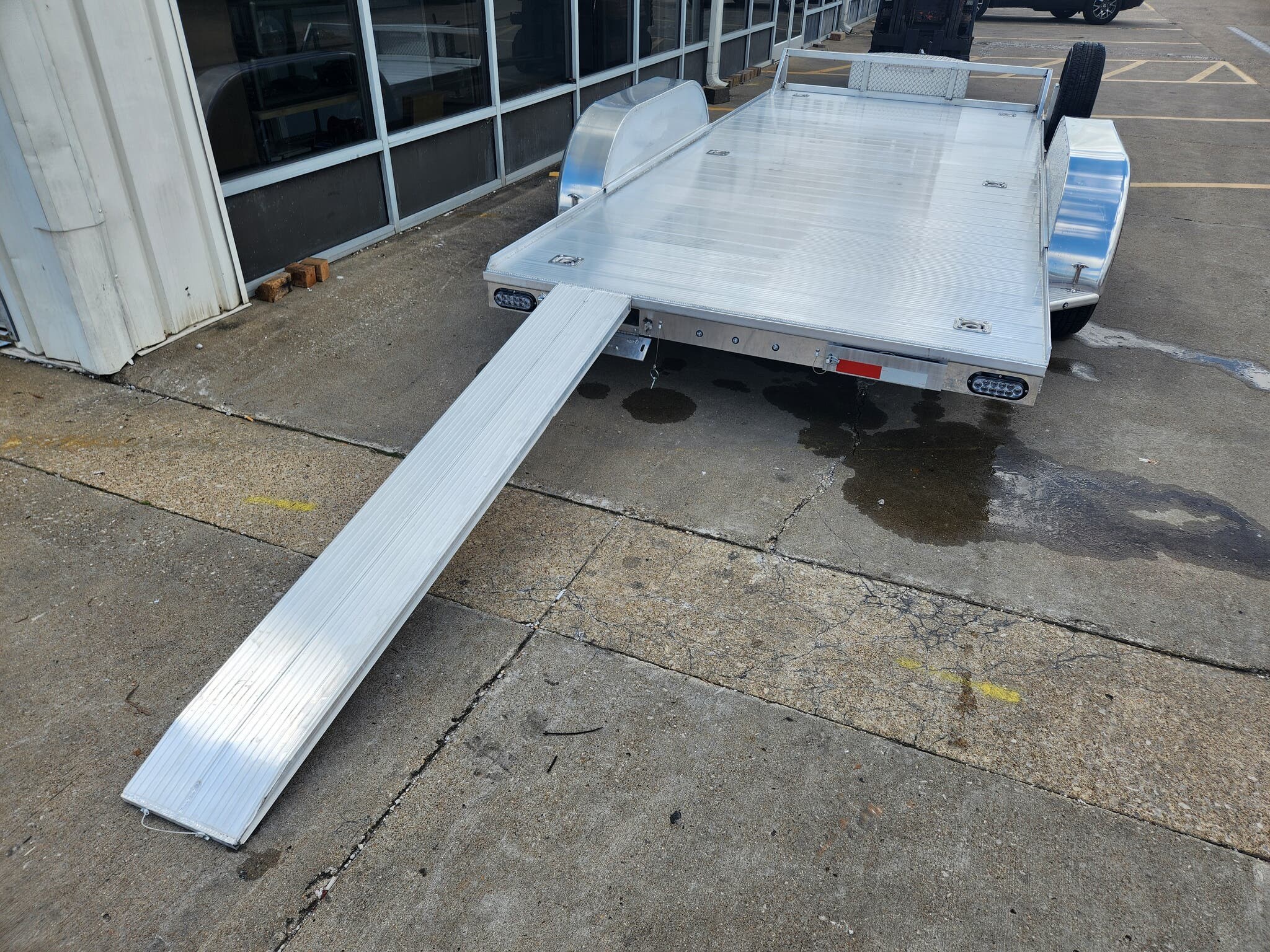 Used 2022 Sundowner 81" x 16' Slide-in Ramps Aluminum Car Hauler - Image 4