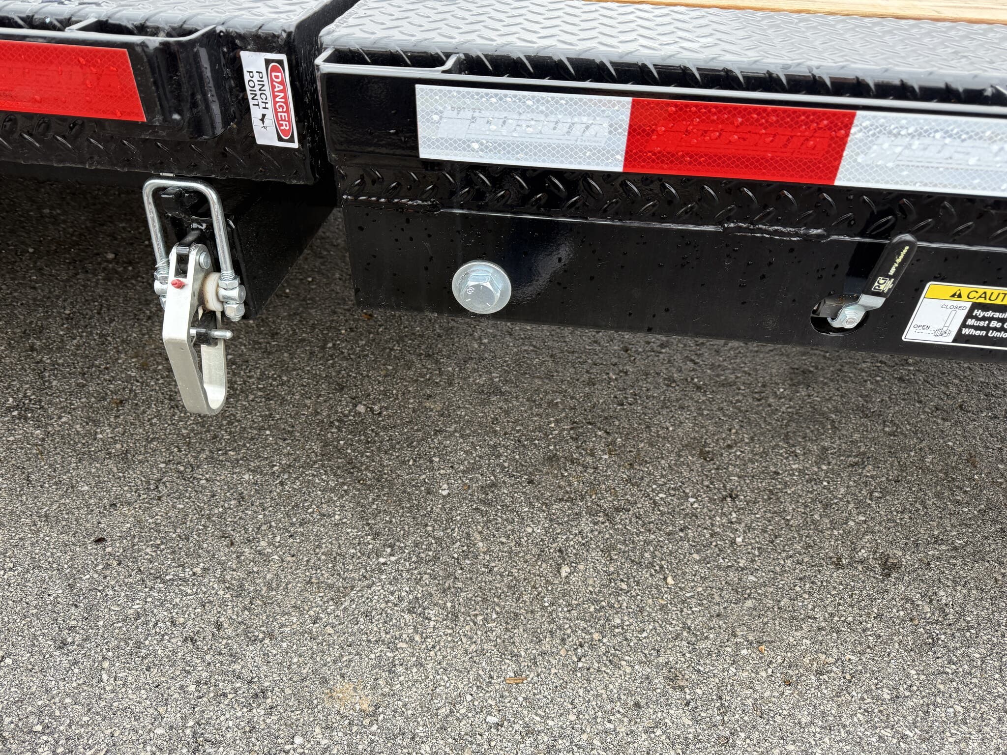 New 2026 Midsota TBWB 102" x 24' Tilt Bed Wide Body (2)10K Axles - Image 4