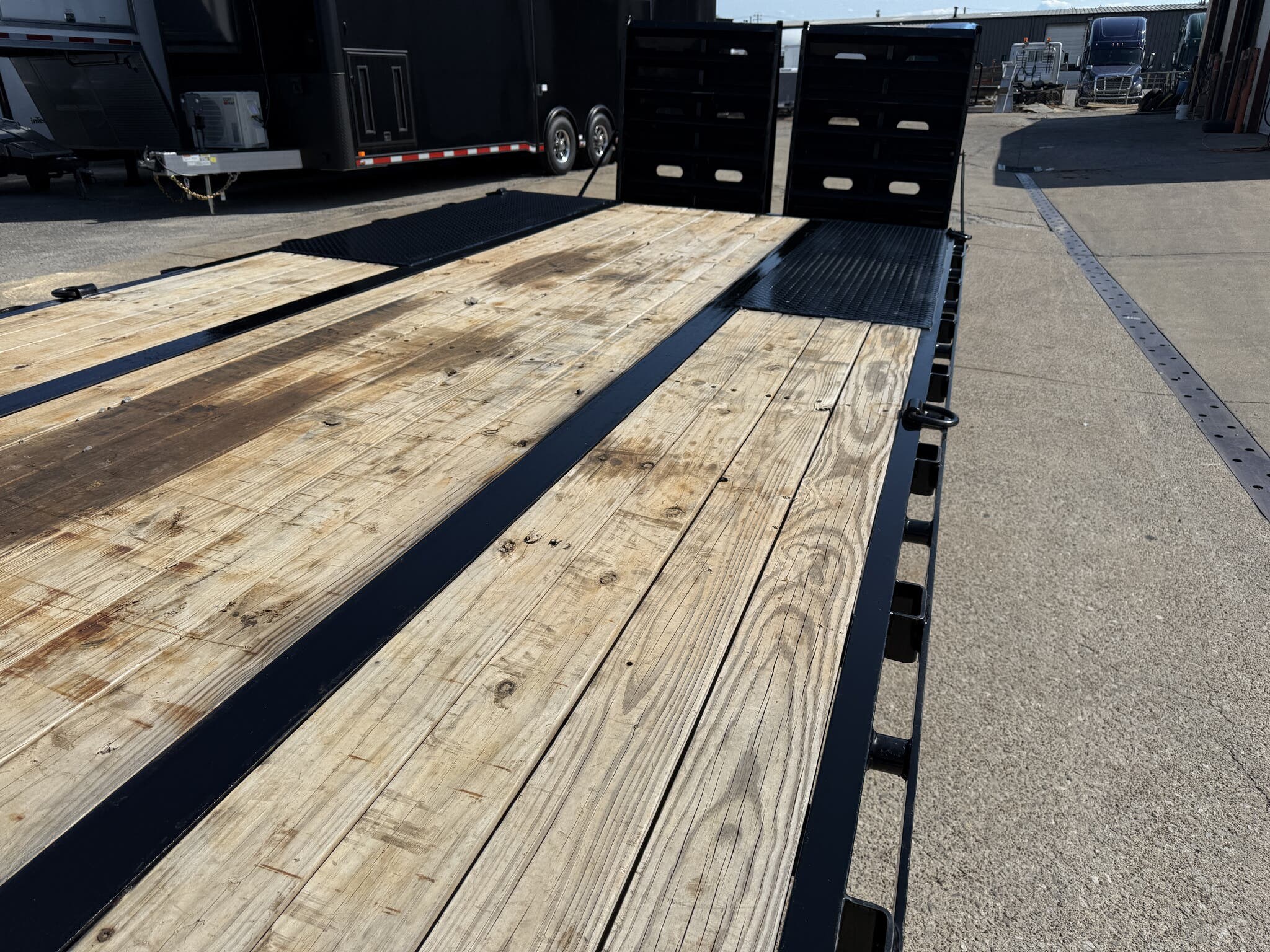 Used 2025 Sure-Trac 8.5' x 25' (20+5) Gooseneck with (2)10K Axles - Image 6