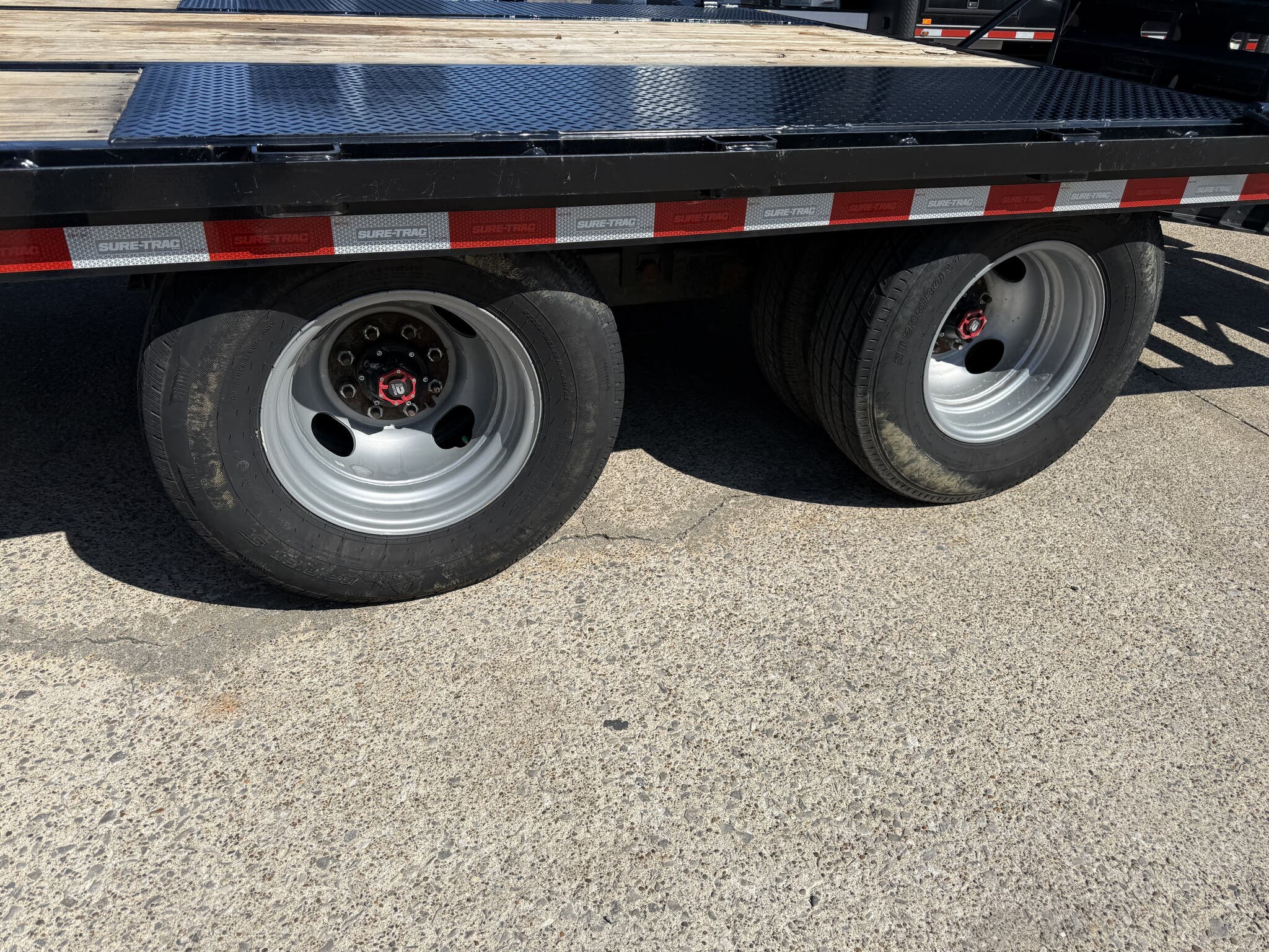 Used 2025 Sure-Trac 8.5' x 25' (20+5) Gooseneck with (2)10K Axles - Image 7