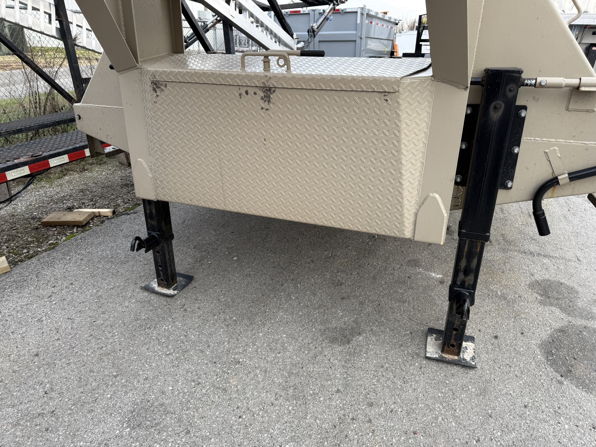 Used 2024 RawMaxx 8.5' x 40' Straight Deck Gooseneck (2)10k Axles - Image 4