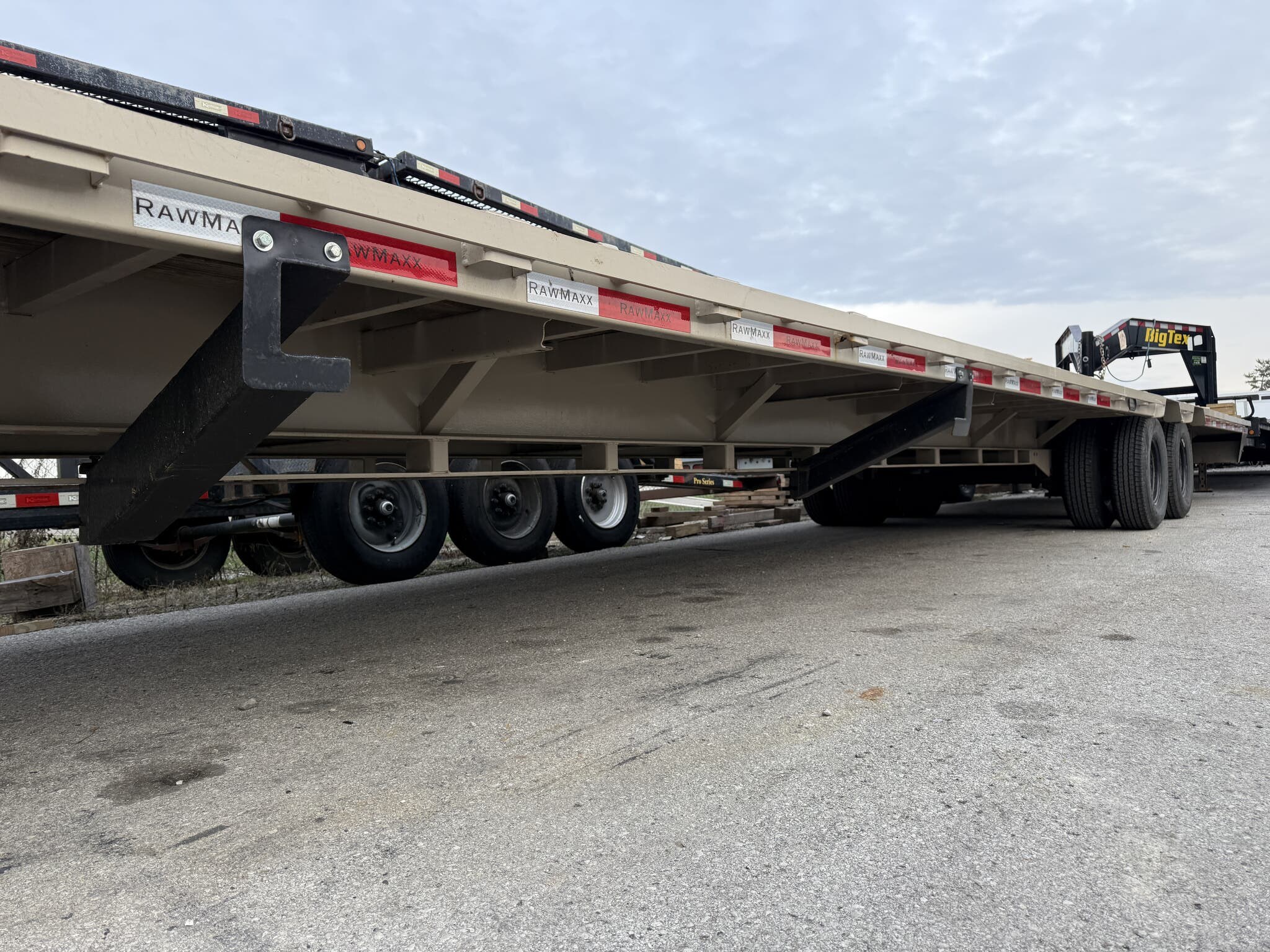 Used 2024 RawMaxx 8.5' x 40' Straight Deck Gooseneck (2)10k Axles - Image 8