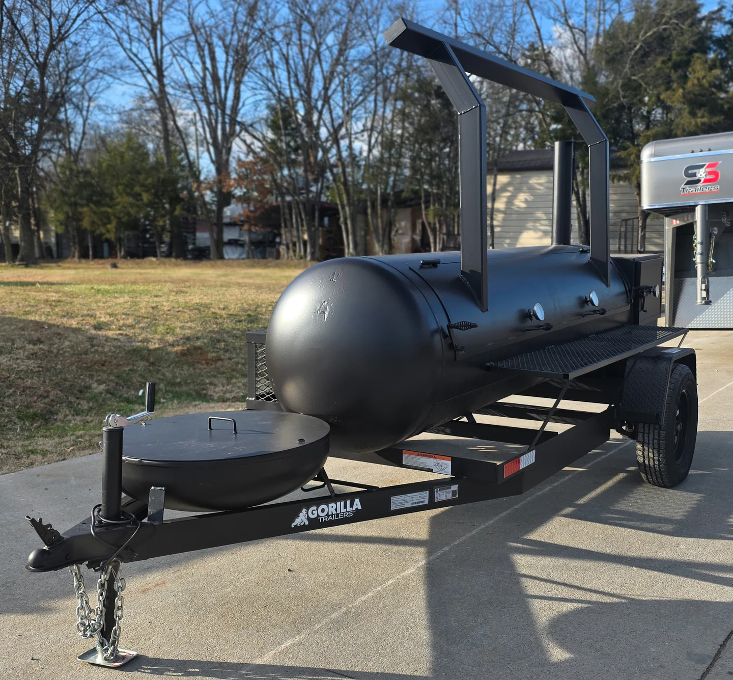 330 Charkettle Smoker Single Door with CounterWeight and Double Racks - Image 2