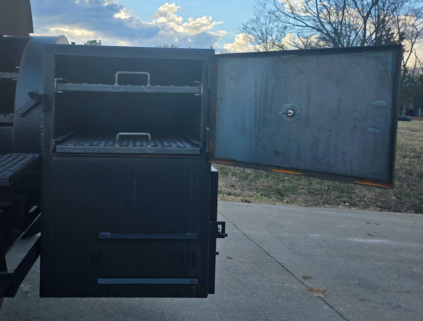 330 Charkettle Smoker Single Door with CounterWeight and Double Racks - Image 12