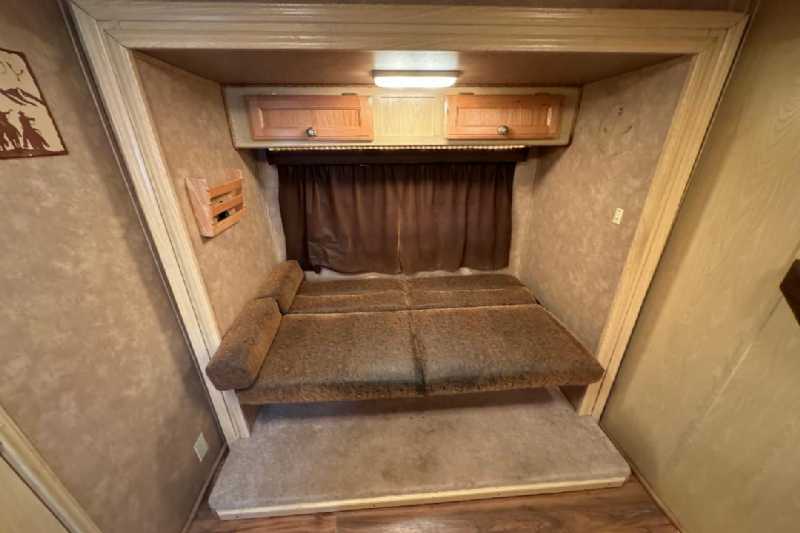 Used 2006 Exiss 307LQ 3 Horse Trailer with 7' Short Wall - Image 12