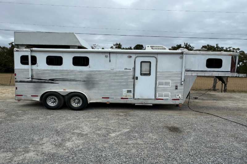 Used 2006 Exiss 307LQ 3 Horse Trailer with 7' Short Wall
