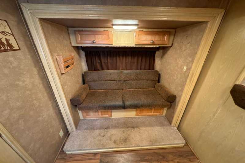 Used 2006 Exiss 307LQ 3 Horse Trailer with 7' Short Wall - Image 11