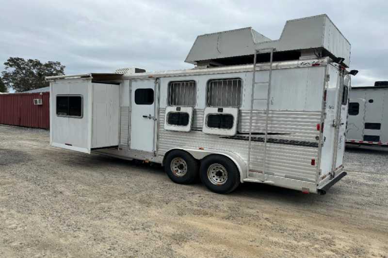 Used 2006 Exiss 307LQ 3 Horse Trailer with 7' Short Wall - Image 6