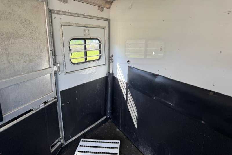 Used 2001 Sundowner 7408LQ 4 Horse Trailer with 8' Short Wall - Image 15