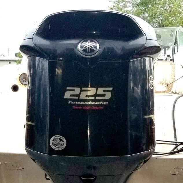 2017 Yamaha VMAX SHO 225 HP 4-Stroke Outboard Motor | 25-Inch Shaft Remote Control with Power Trim & Tilt