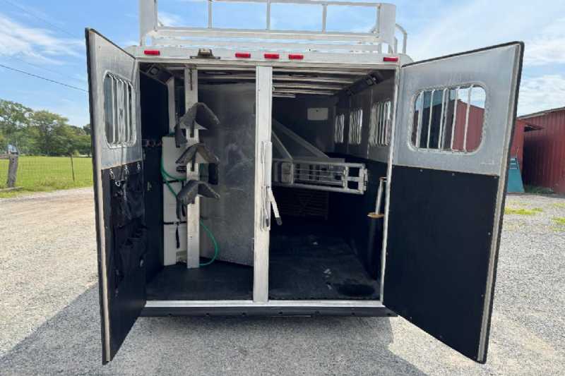 Used 2000 Sooner 7304GN 3 Horse Trailer with 4' Short Wall - Image 7