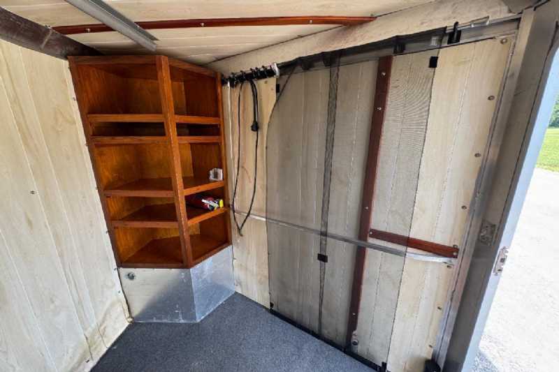 Used 2000 Sooner 7304GN 3 Horse Trailer with 4' Short Wall - Image 6