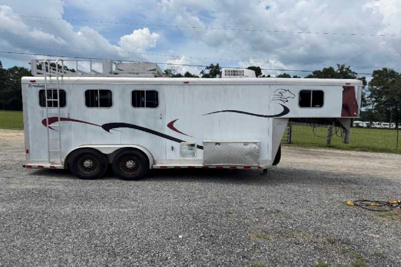 Used 2000 Sooner 7304GN 3 Horse Trailer with 4' Short Wall