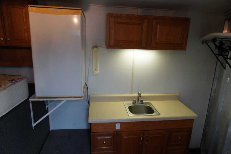 Used 2000 Exiss XT300 3 Horse Trailer with 4' Short Wall - Image 8