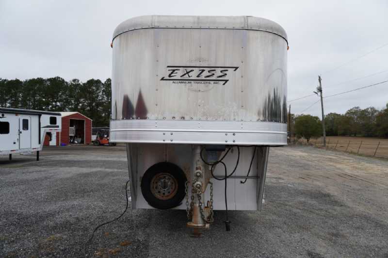 Used 2000 Exiss XT300 3 Horse Trailer with 4' Short Wall - Image 2