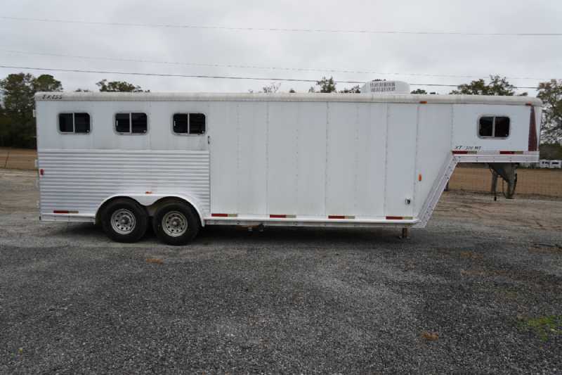 Used 2000 Exiss XT300 3 Horse Trailer with 4' Short Wall