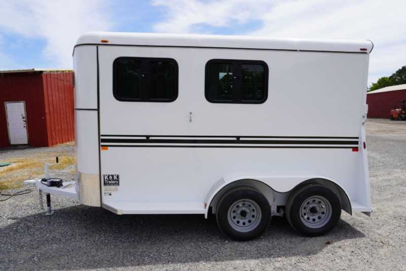New 2026 Bee 2HBPSLDLX 2 Horse Trailer with 2' Short Wall - Image 5