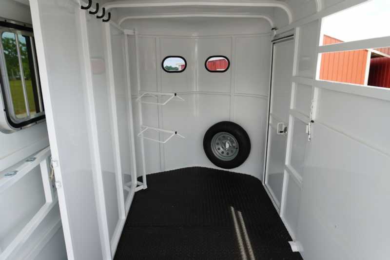 New 2026 Bee 2HBPSLDLX 2 Horse Trailer with 2' Short Wall - Image 11