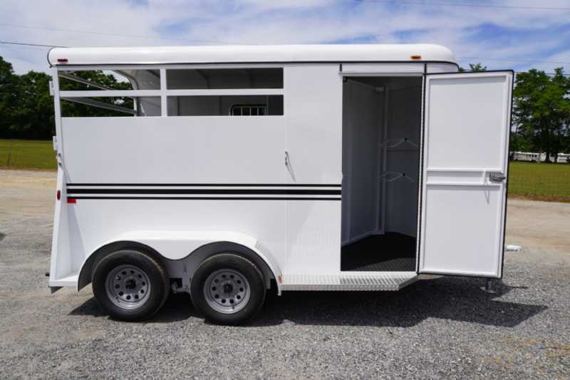 New 2026 Bee 2HBPSLDLX 2 Horse Trailer with 2' Short Wall - Image 3