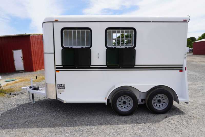 New 2026 Bee 2HBPSLDLX 2 Horse Trailer with 2' Short Wall - Image 6
