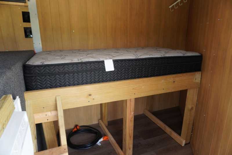 Used 2005 Exiss ES300 Sport 3 Horse Trailer with 4' Short Wall - Image 7