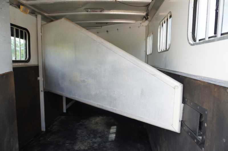 Used 2005 Exiss ES300 Sport 3 Horse Trailer with 4' Short Wall - Image 11