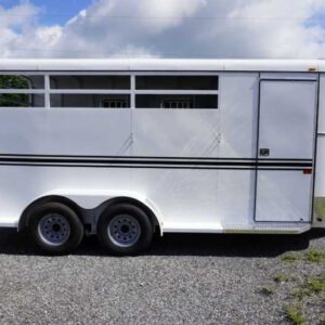New 2026 Bee 3HBPSLDLX 3 Horse Trailer with 2' Short Wall