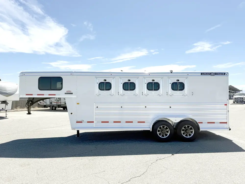 2026 Logan Coach Bullseye 4HGN Used 4 Horse Gooseneck Slant Load Trailer - Image 8