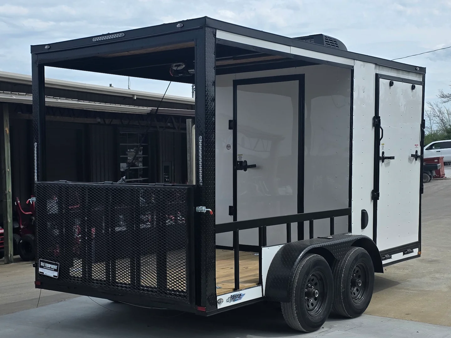 7' x 14' White V-Nose Hybrid Enclosed Trailer with 6' Gate - Image 3