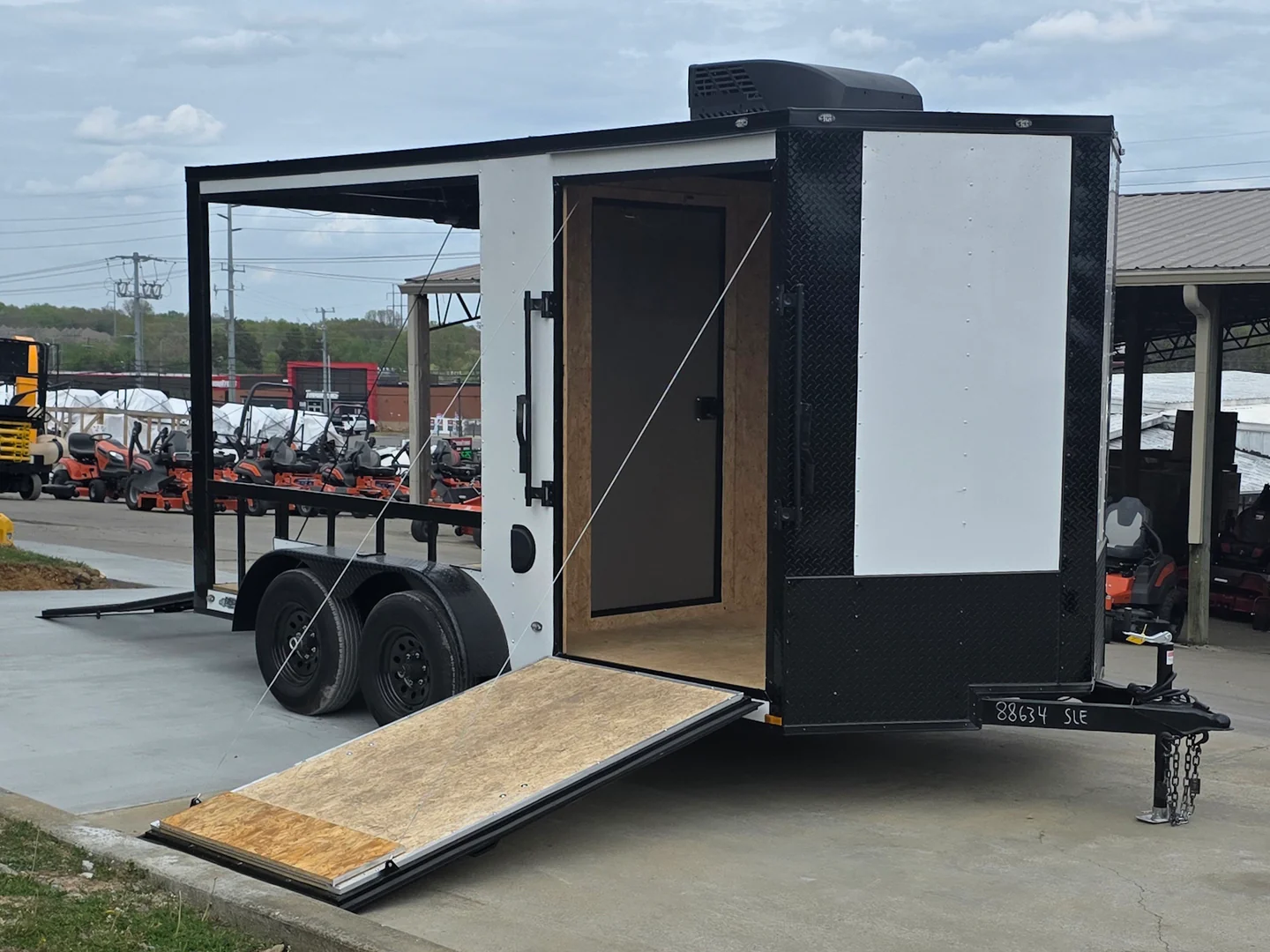 7' x 14' White V-Nose Hybrid Enclosed Trailer with 6' Gate - Image 6