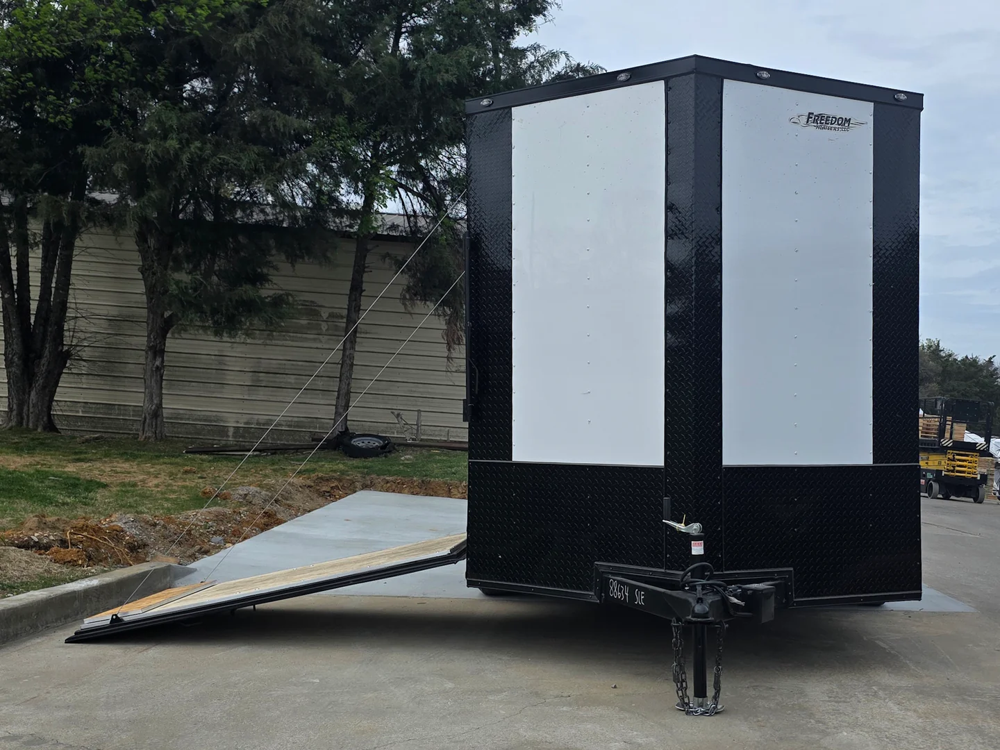 7' x 14' White V-Nose Hybrid Enclosed Trailer with 6' Gate - Image 10