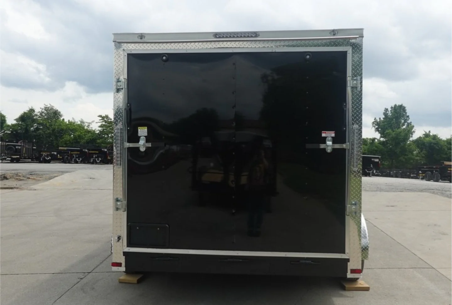 7X12 V-Nose Enclosed Cargo Trailer (2) 3,500LB Axles - Image 6