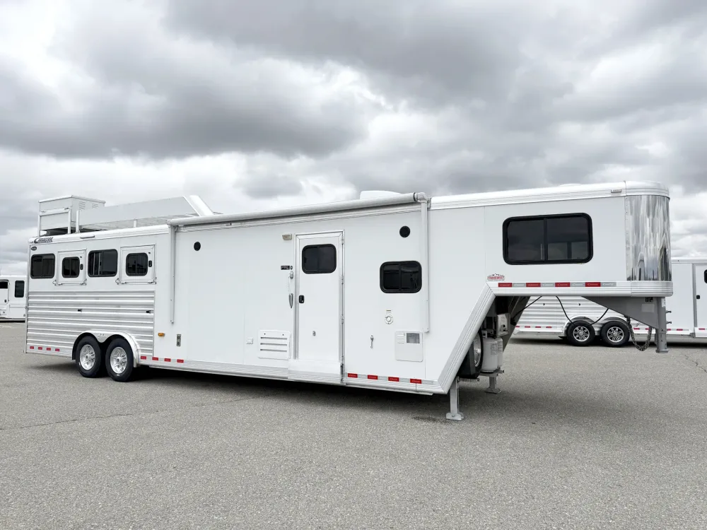 2021 Cimarron Norstar 4HLQ Used 4 Horse Gooseneck Living Quarters Trailer - Image 18