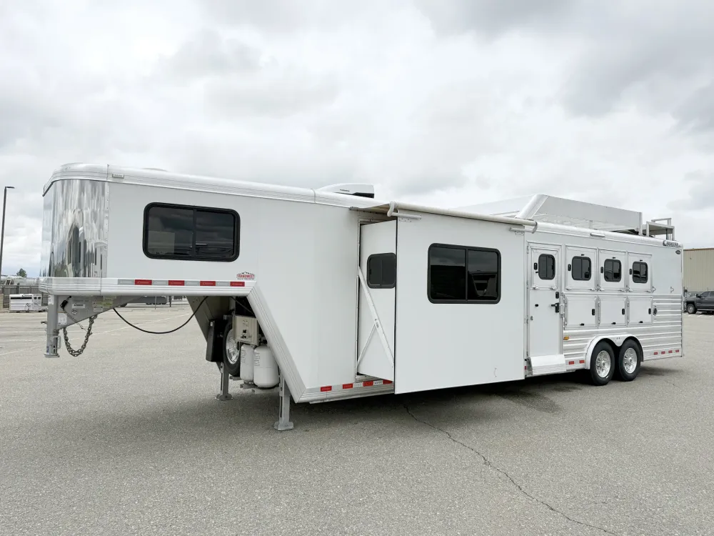 2024 Platinum Coach 5HLQ Used 5 Horse Living Quarters Gooseneck Trailer