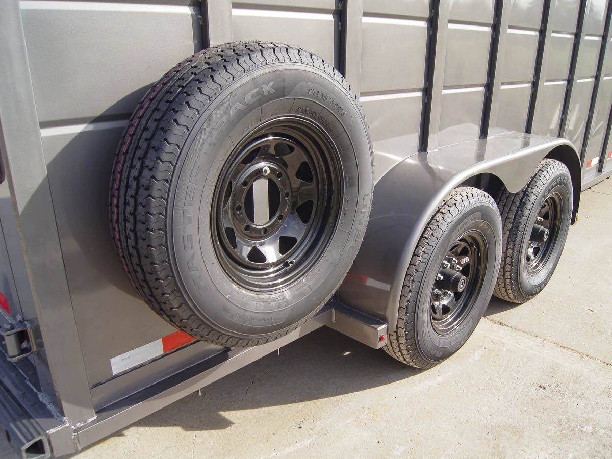 20ft Charcoal Gooseneck Livestock Cattle Trailer (2) 7K Axles 14K GVWR - Image 9