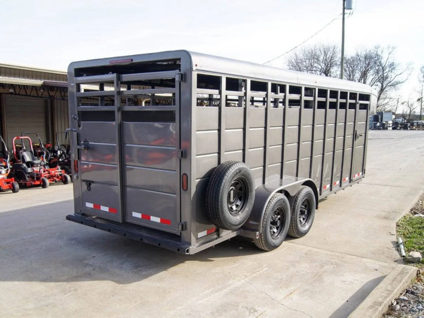 20ft Charcoal Gooseneck Livestock Cattle Trailer (2) 7K Axles 14K GVWR - Image 7