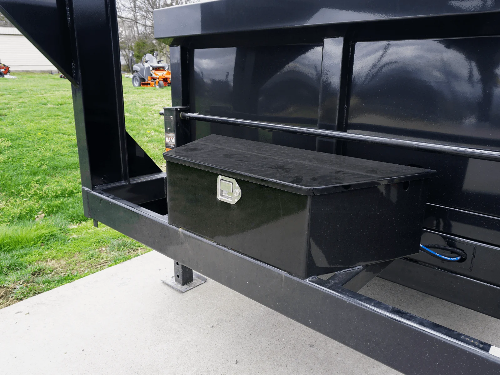 Hydraulic 7’x16′ 2ft Side Gooseneck Dump Trailer (2) 7K Axles - Image 3