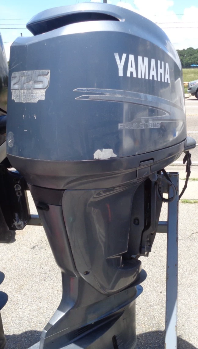 2004 Yamaha F225TXRC 225HP 4-Stroke EFI Outboard Motor 25" Shaft 960 Hours - Image 11