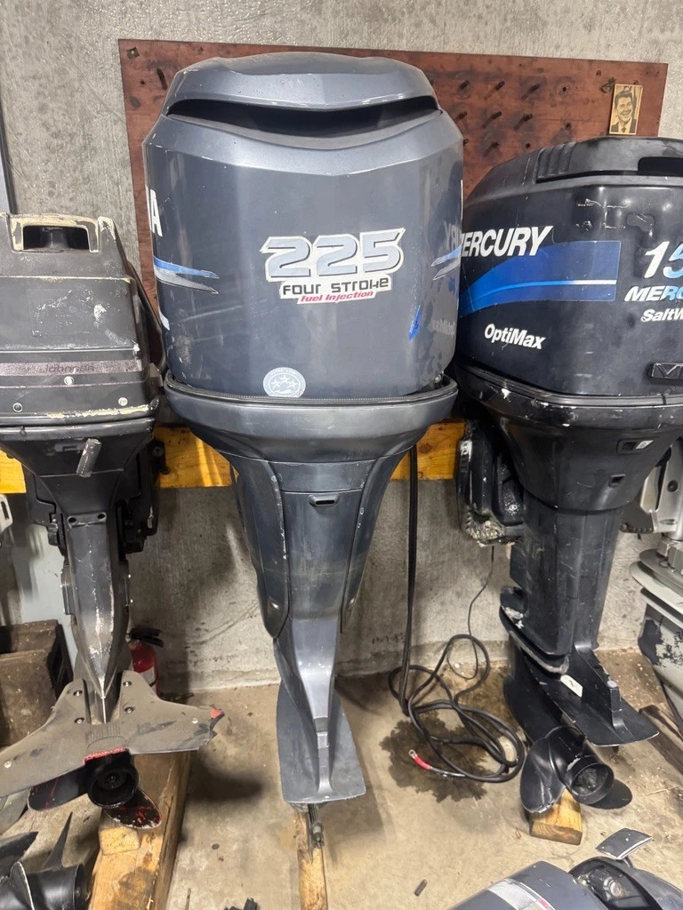 2004 Yamaha F225 225HP 4-Stroke EFI V6 Outboard Motor 25" LH Counter Rotation