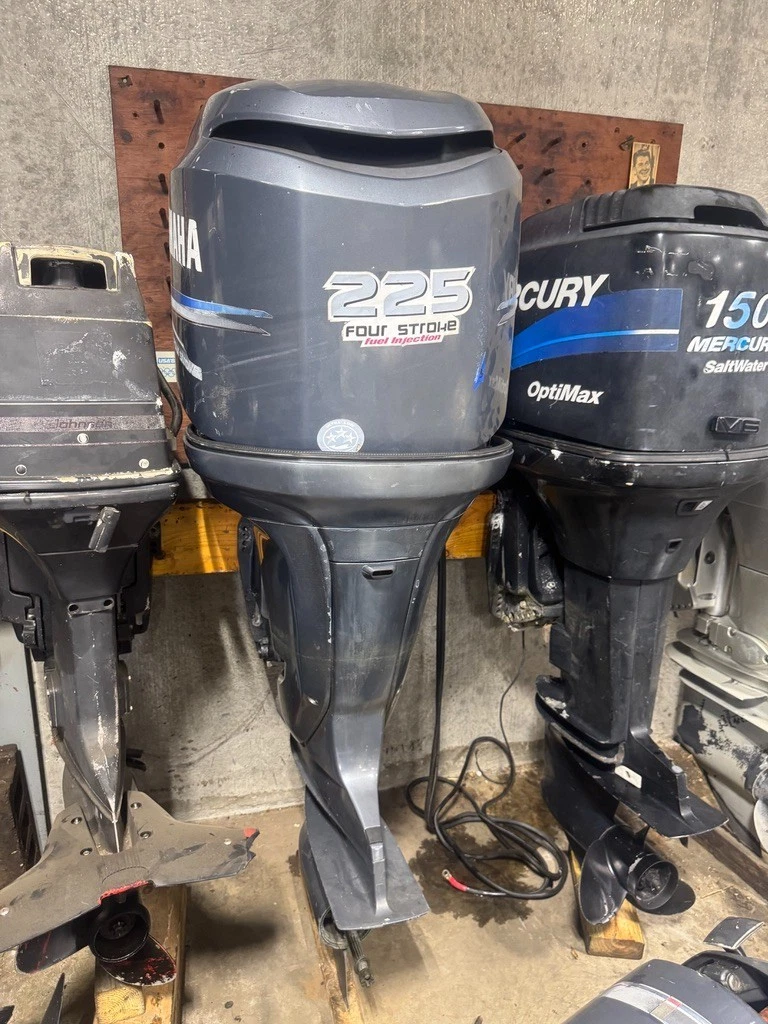 2004 Yamaha F225 225HP 4-Stroke EFI V6 Outboard Motor 25" LH Counter Rotation - Image 5
