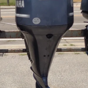 2018 Yamaha F300XCA 300HP 4-Stroke EFI Outboard Motor 25" Shaft DEC Electric Shift