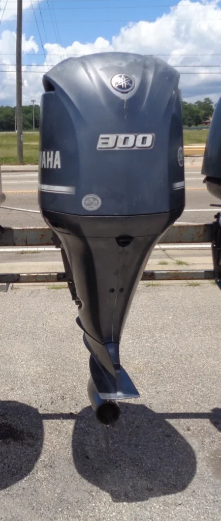 2018 Yamaha F300XCA 300HP 4-Stroke EFI Outboard Motor 25" Shaft DEC Electric Shift